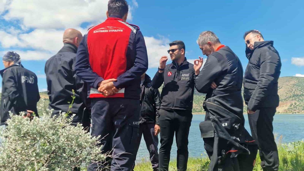 Kaymakam Öztoprak: "Arama faaliyetleri 51 personel, 13 dalgıç ve 6 bot ile titizlikle devam etmektedir"