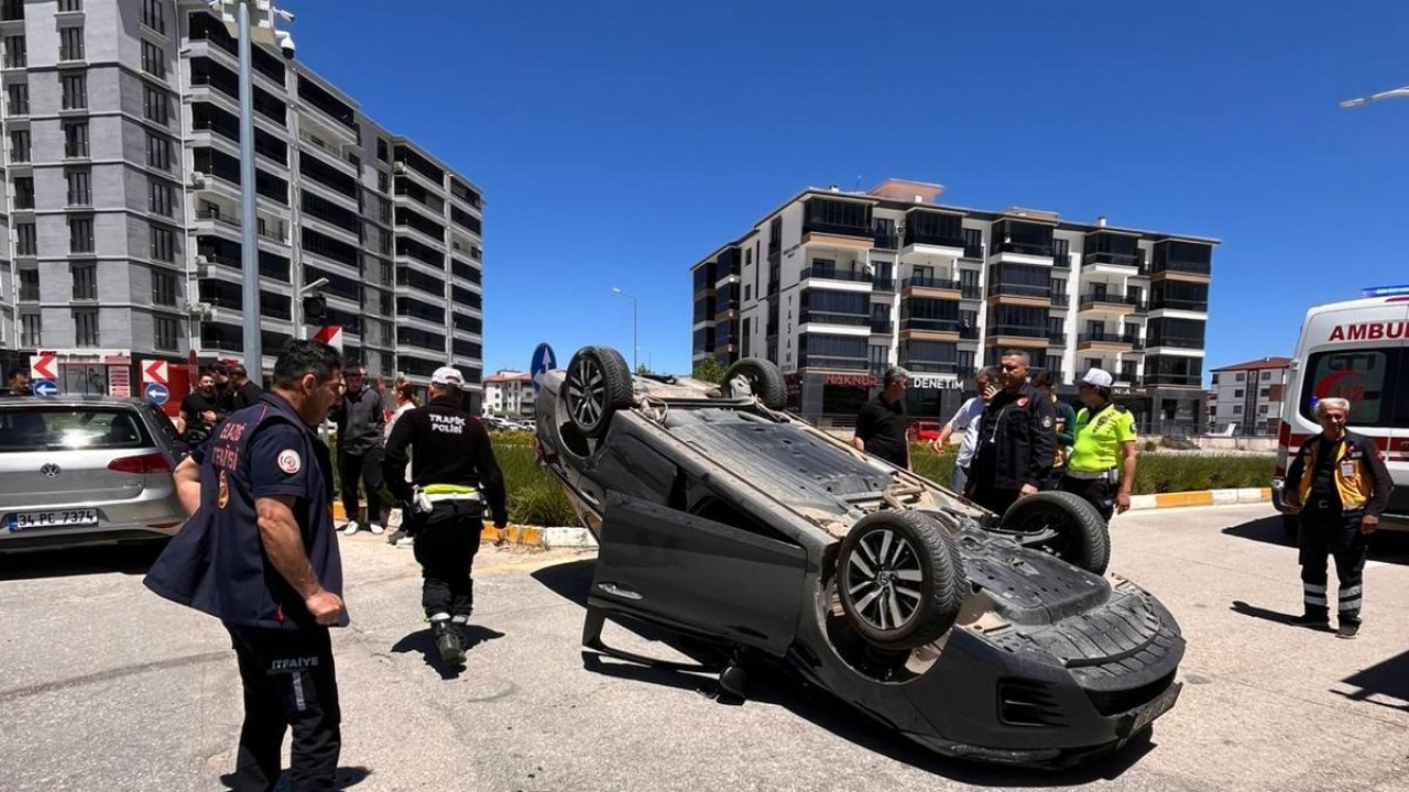 Elazığ’da kaza yapan otomobil ters döndü: 2 yaralı