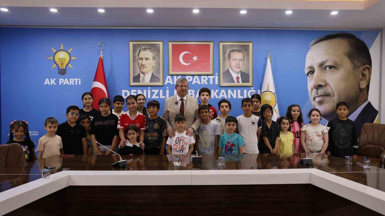 Çocuklar bayram coşkusunu AK Parti Denizli İl Başkanlığında yaşadı