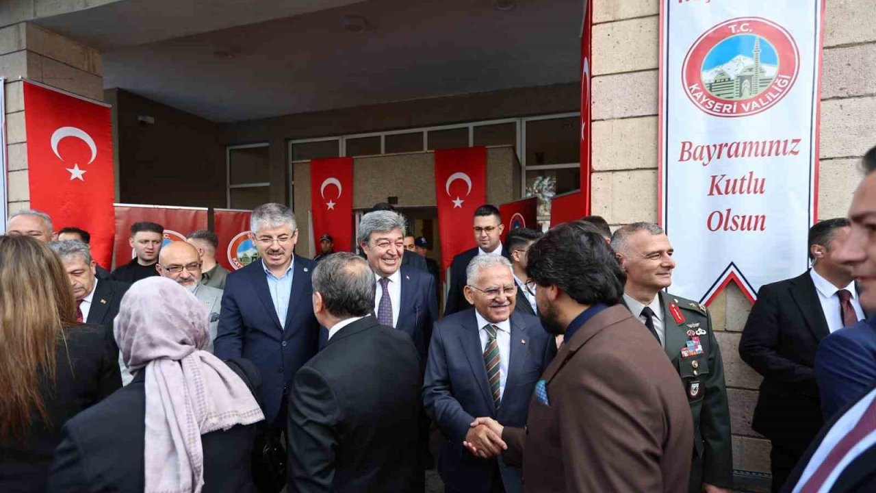 Başkan Büyükkılıç, bayram sevincini Kayserililerle yaşadı