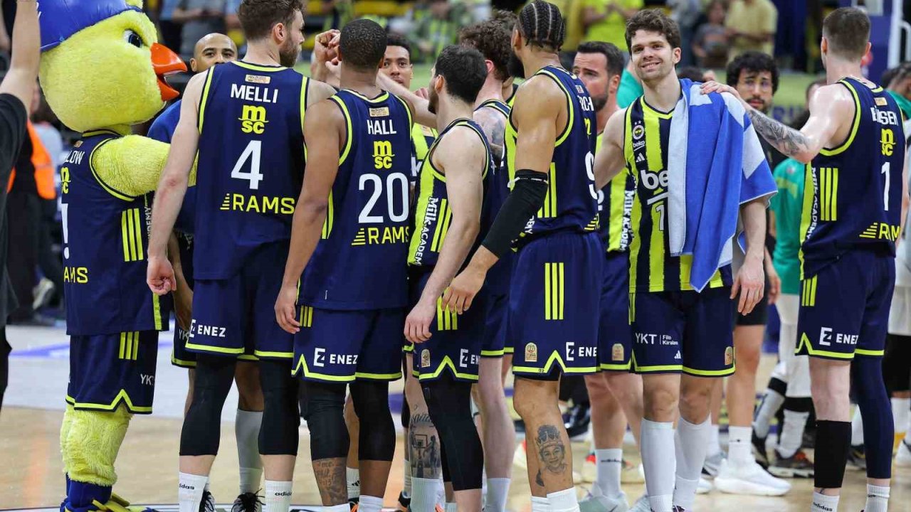 Fenerbahçe, yarı final ilk maçında A. Efes’i konuk edecek