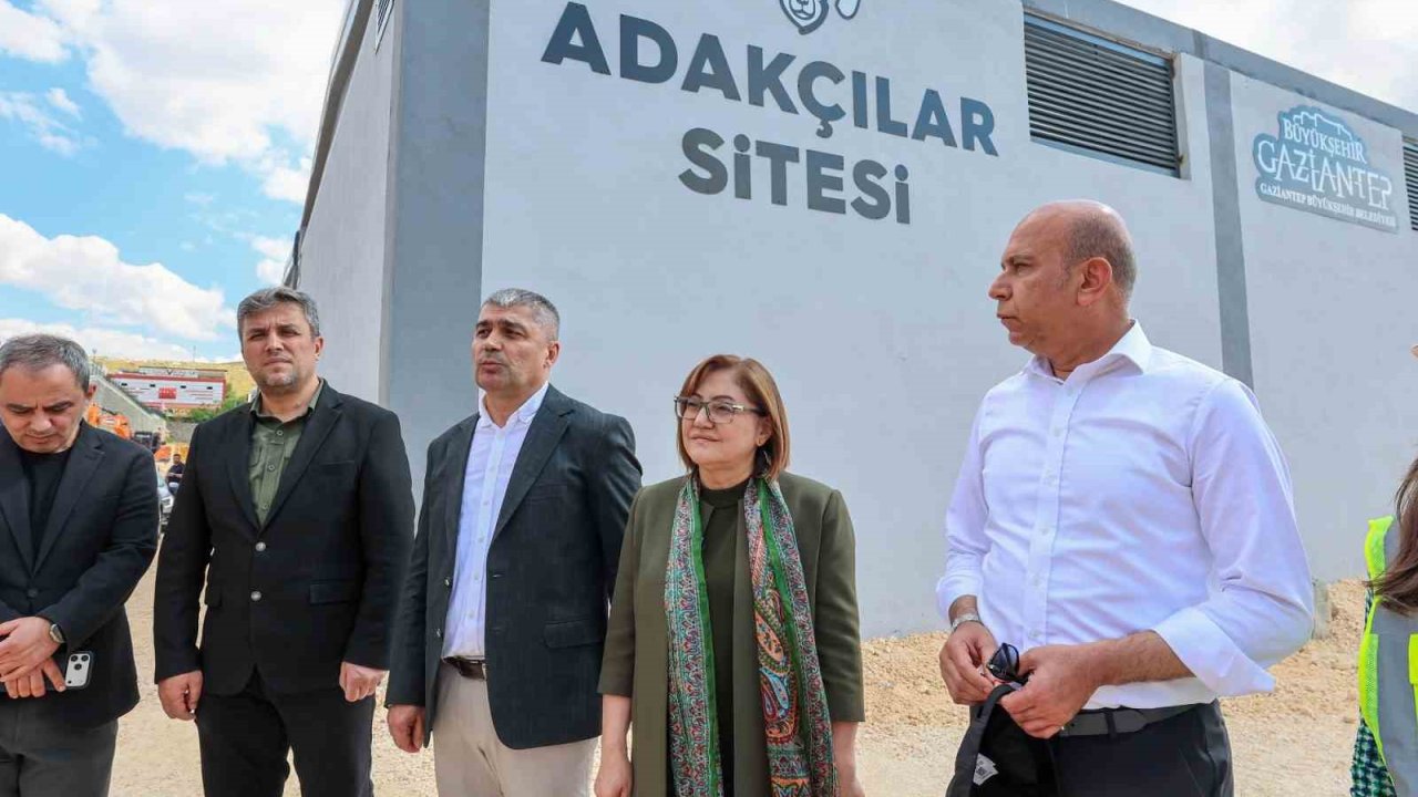 Başkan Şahin, Gazi Konut tarafından yapılan yeni Adakçılar Sitesi’ni inceledi