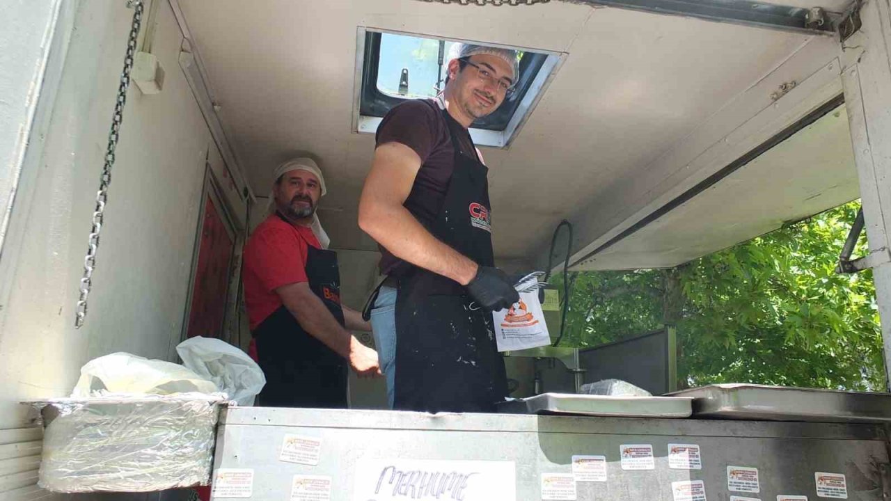 Burhaniye’de lokma ve pilav hayrı geleneği devam ediyor