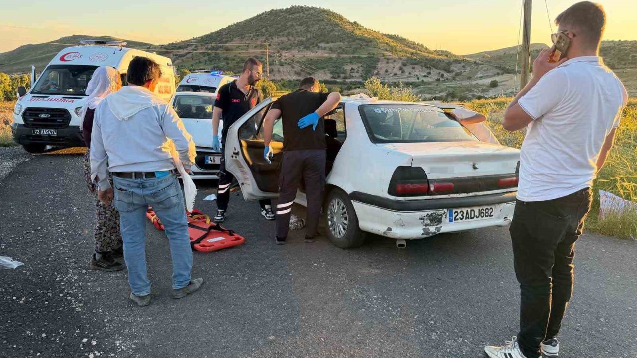 Gercüş’te otomobiller çarpıştı: 12 yaralı