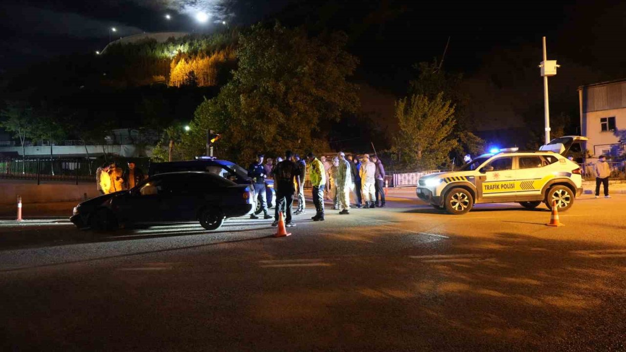 Gümüşhane’de alkollü sürücü jandarma aracına çarptı, ehliyetine el konuldu