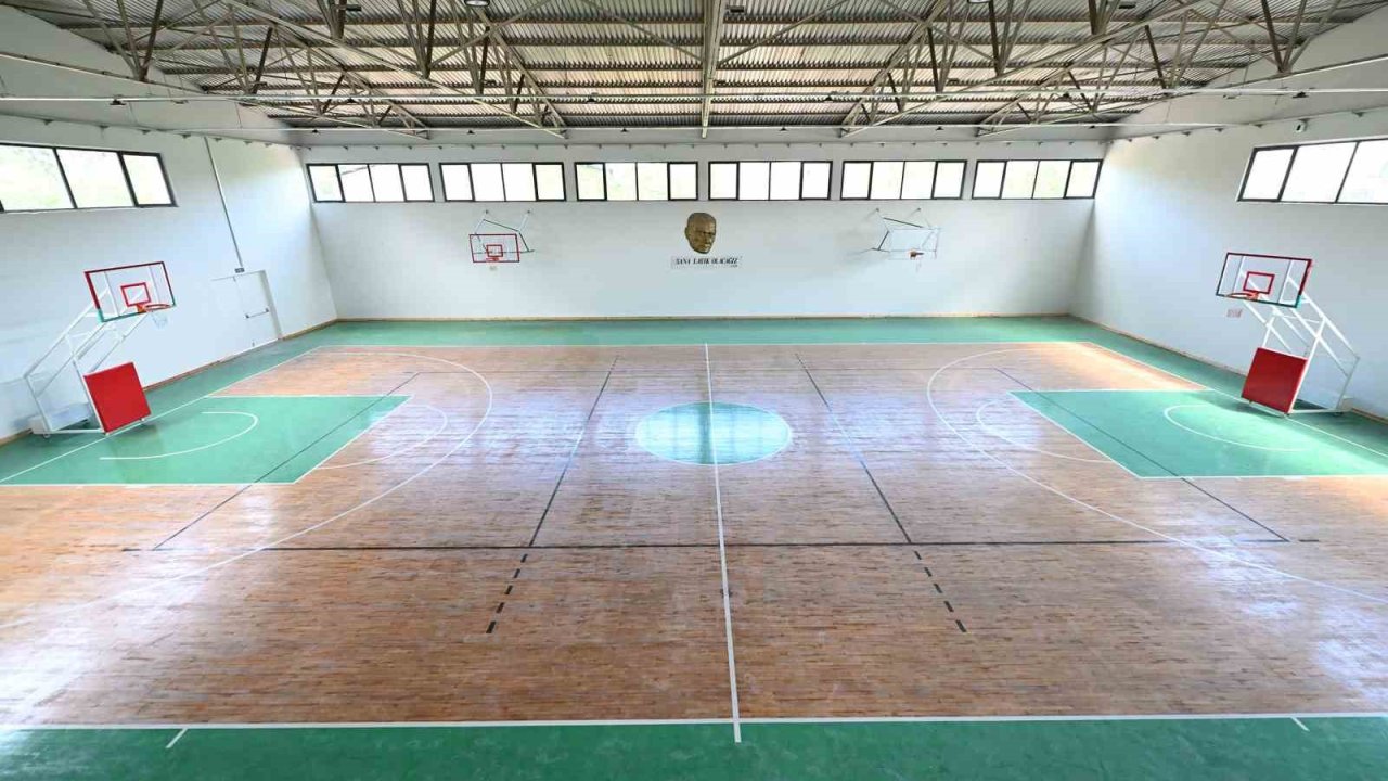 Tarsus’ta yenilenen spor salonunda sona gelindi