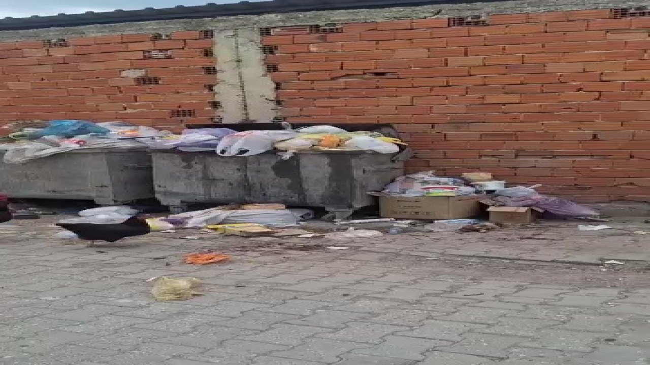 2 haftadır alınmayan çöpler tepki çekti