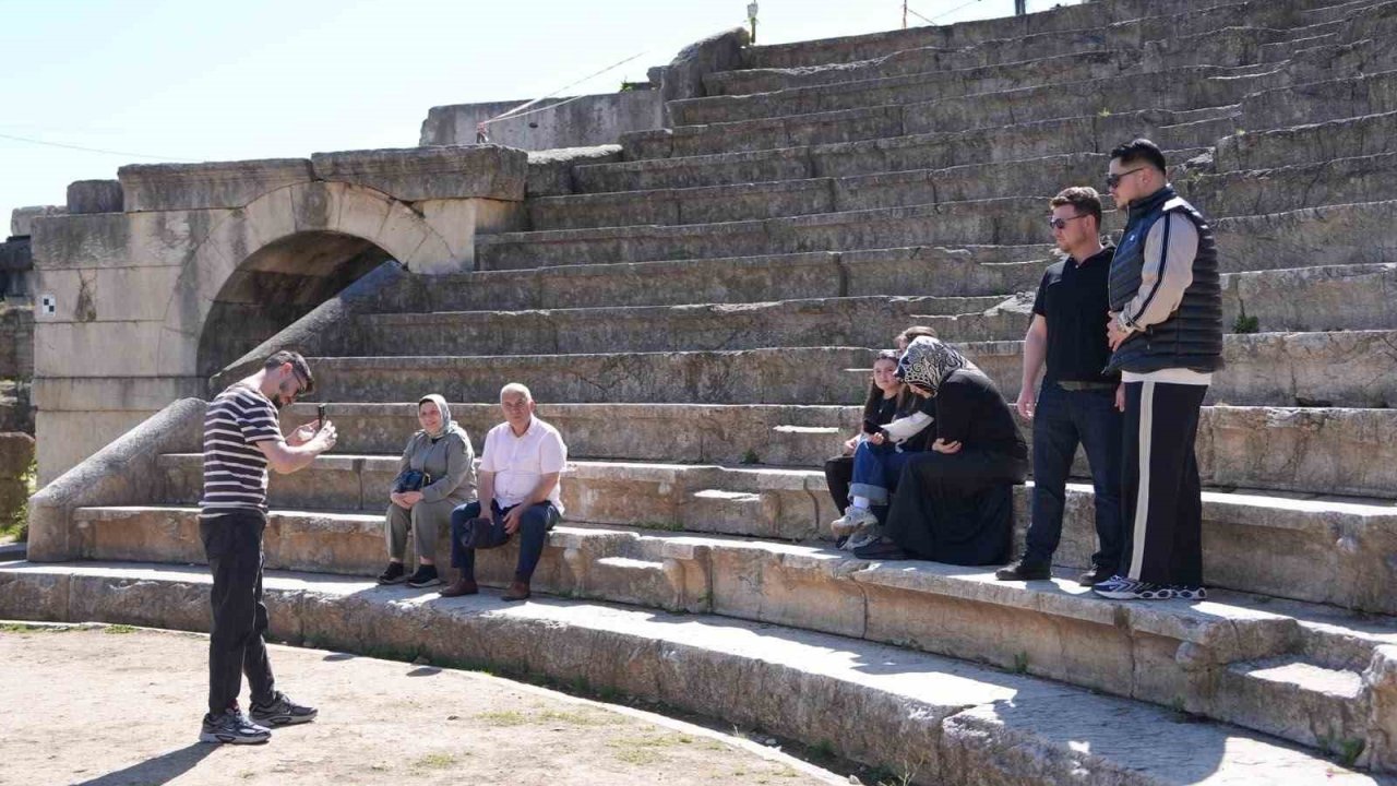 Konuralp Antik Tiyatro 14 bin ziyaretçi ağırladı