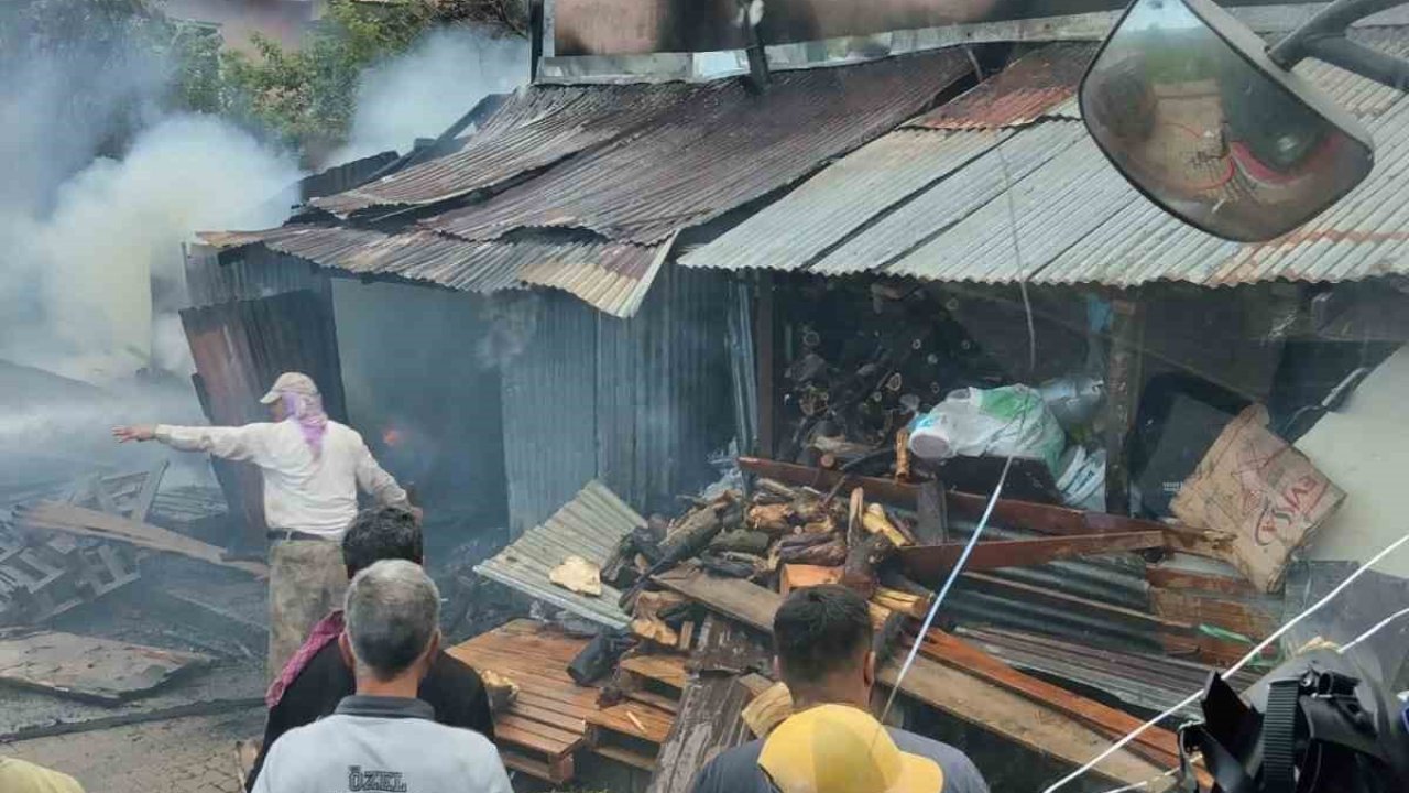 Bingöl’de ev yangını: 2 kişi dumandan etkilendi
