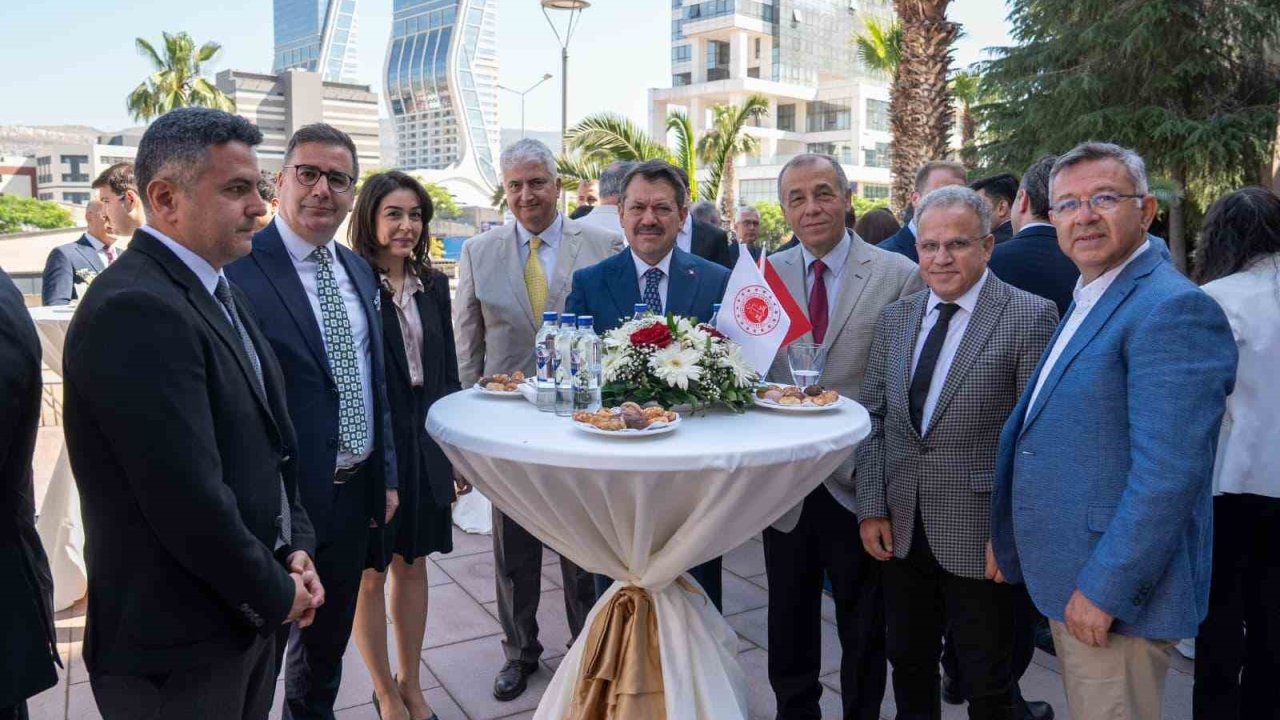İzmir Adliyesi’nde geleneksel bayramlaşma töreni
