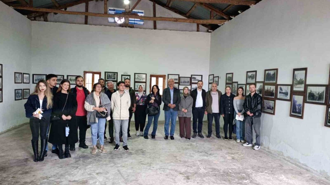 İletişim Fakültesi öğrencileri Kozan’ın kurtuluşuna tanıklık eden tarihi belgeleri yerinde inceledi