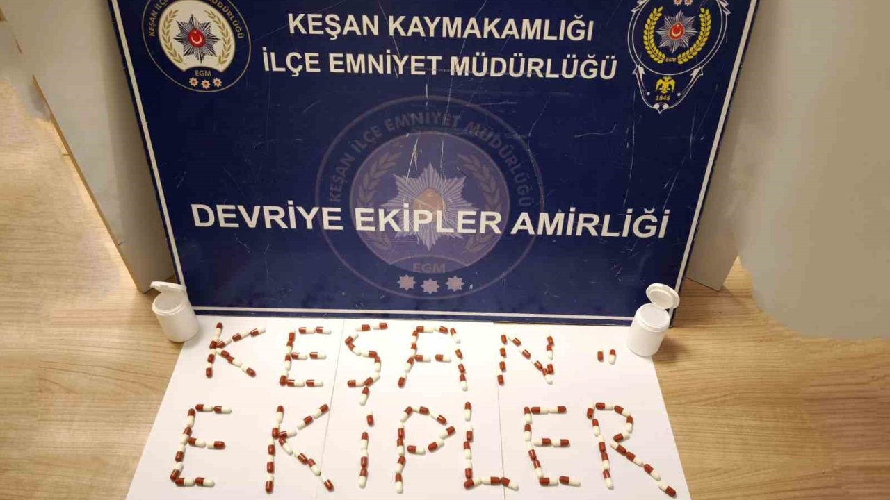 Keşan’da polisin arama yaptığı evde 120 adet sentetik ecza ele geçirildi