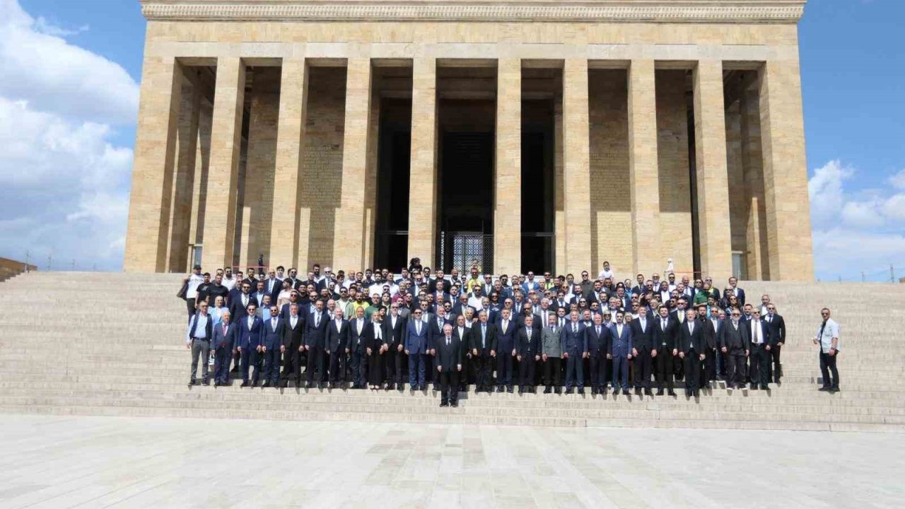 Aziz Yıldırım, Anıtkabir’i ziyaret etti