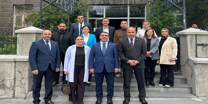 AK Parti Kars Milletvekili Adem Çalkın İsmet Paşa İlkokulu ve Şampiyon Kulübü Ziyaret Etti