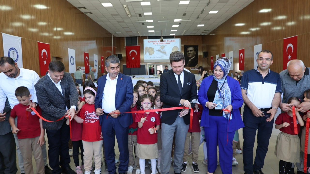 Tavas Kitap Fuarında 39 yazar ve şair okurlarıyla buluşuyor