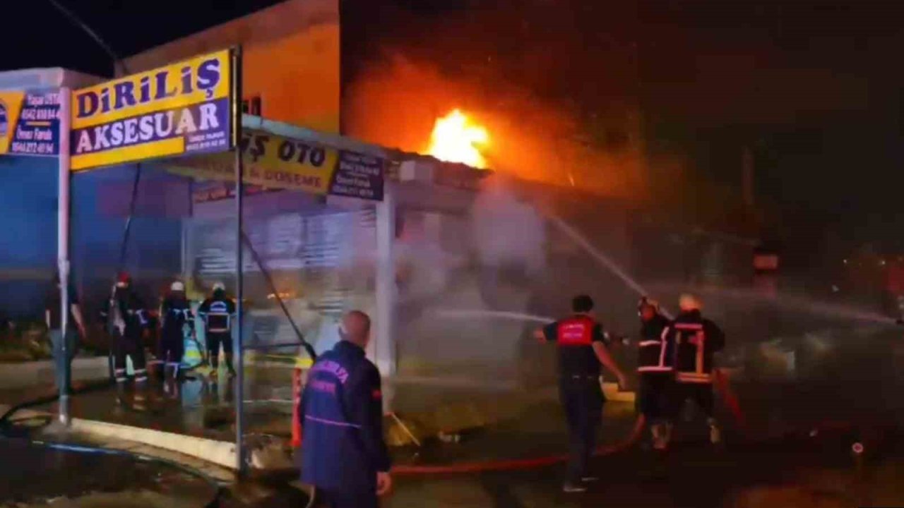 Şanlıurfa’da iki iş yerinde çıkan yangın kontrol altına alındı