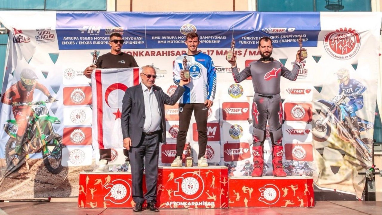 Kağıtspor’dan madalya yağmuru