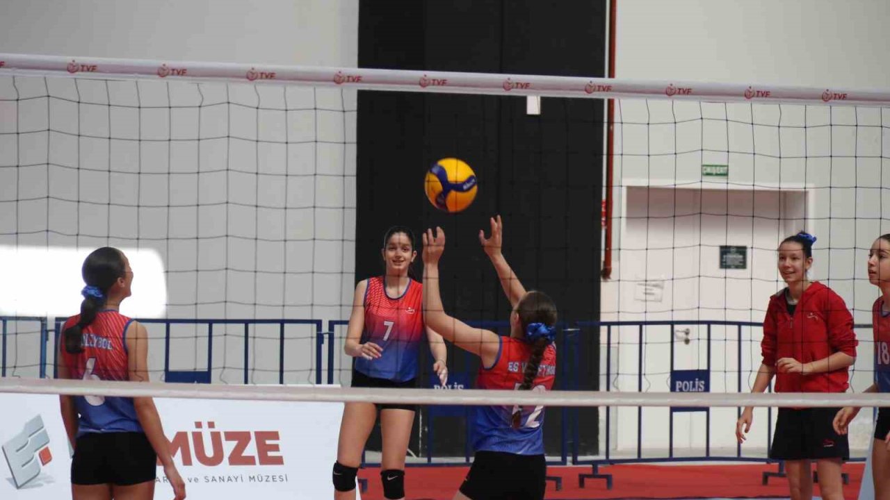 Depremde hayatını kaybeden Eskişehirli voleybolcunun ismi sezona verildi