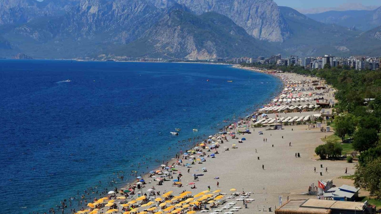 Antalya turizmde de bayramı yaşadı: Yüzde 100 doluluk oranına ulaşıldı