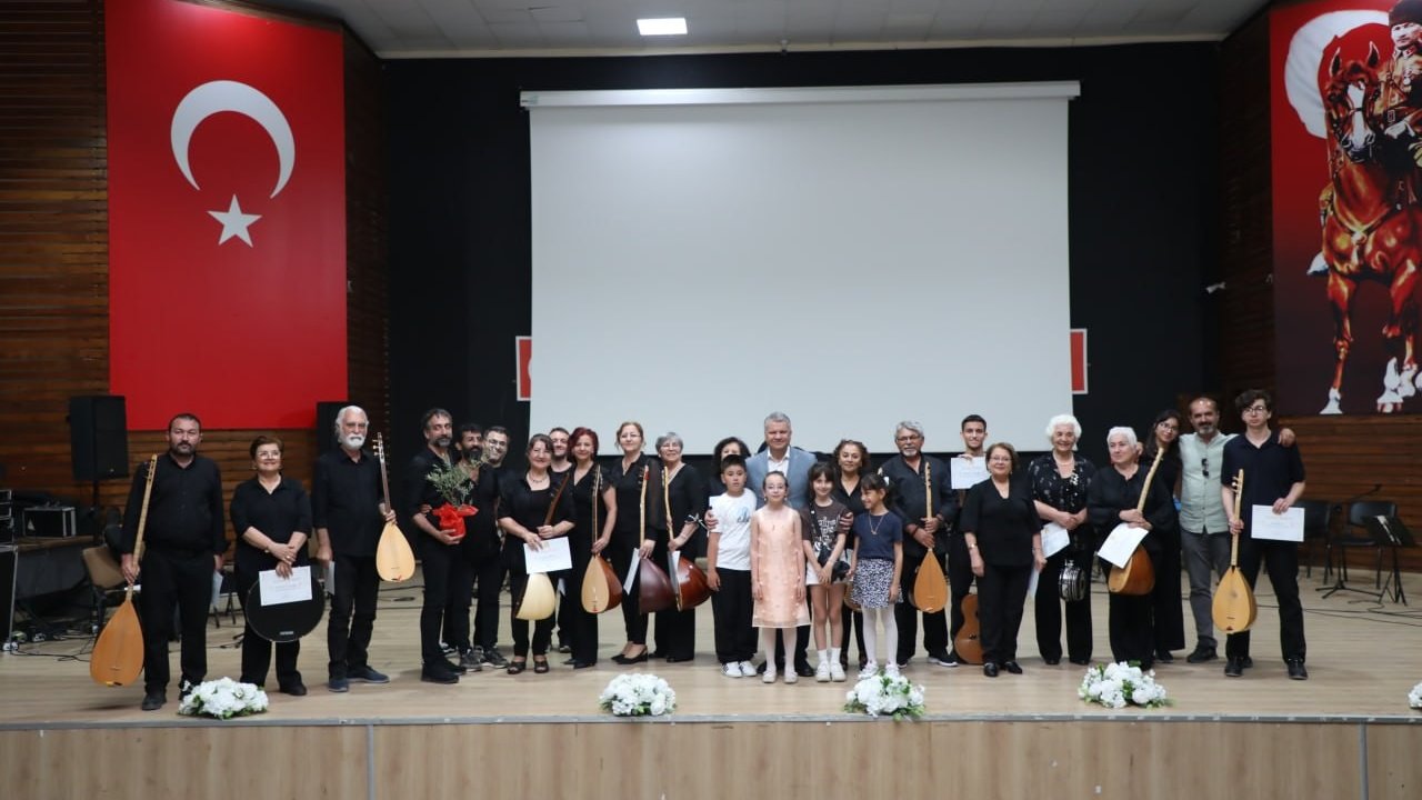 Edremit Belediyesi kursiyerlerinden müzik ziyafeti