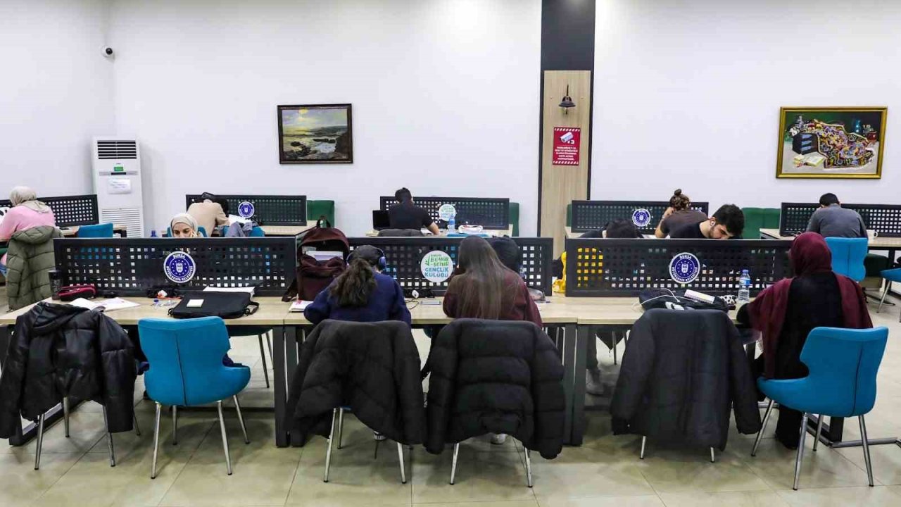 Üniversite adayları için deneme sınavı