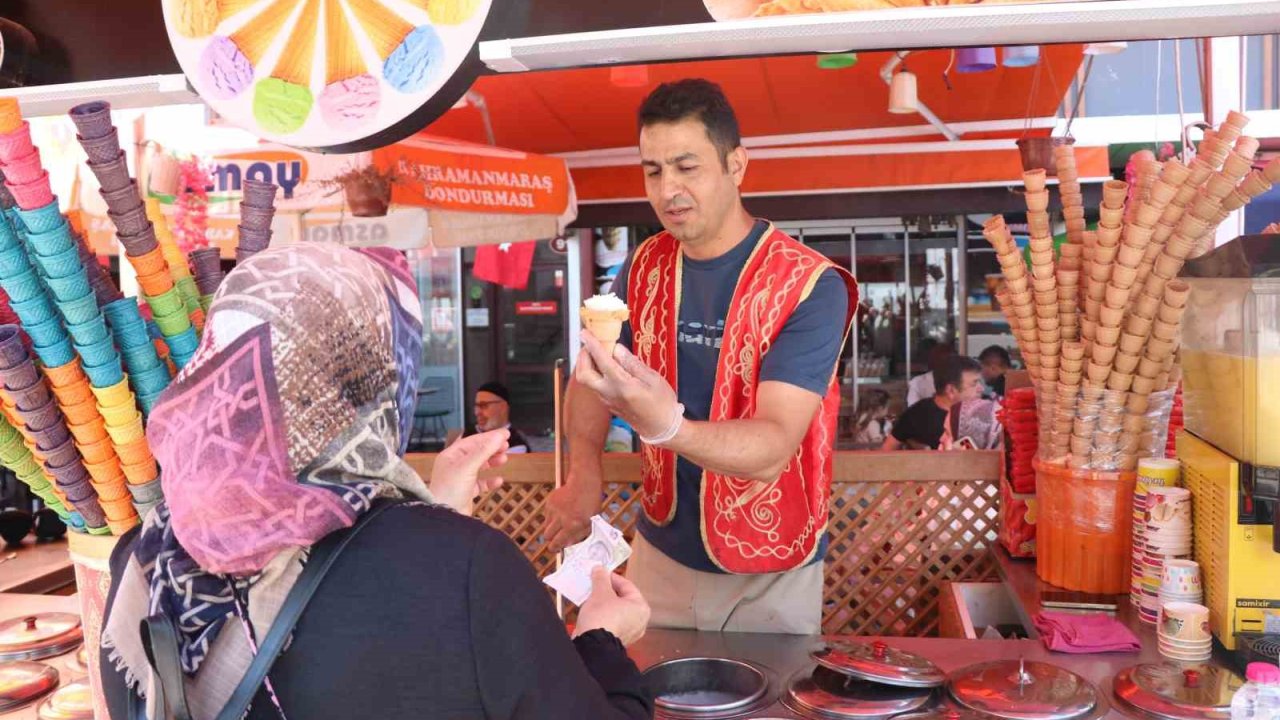 Bolu’da hava sıcaklıklarının artmasıyla dondurma satışları arttı