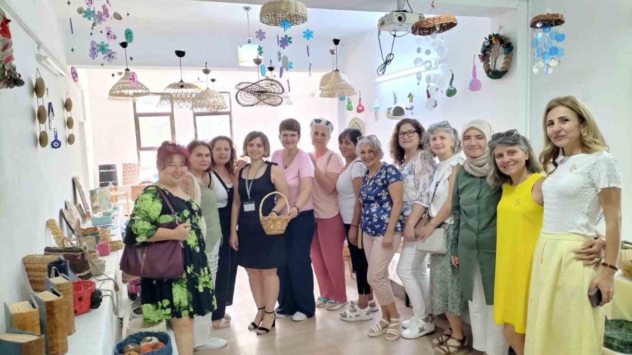 Köyceğiz’de atık kağıtlar sanata dönüştü