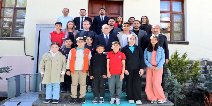 Kars'ın Akıl Küpleri Vali Polat'ı Ziyaret Etti