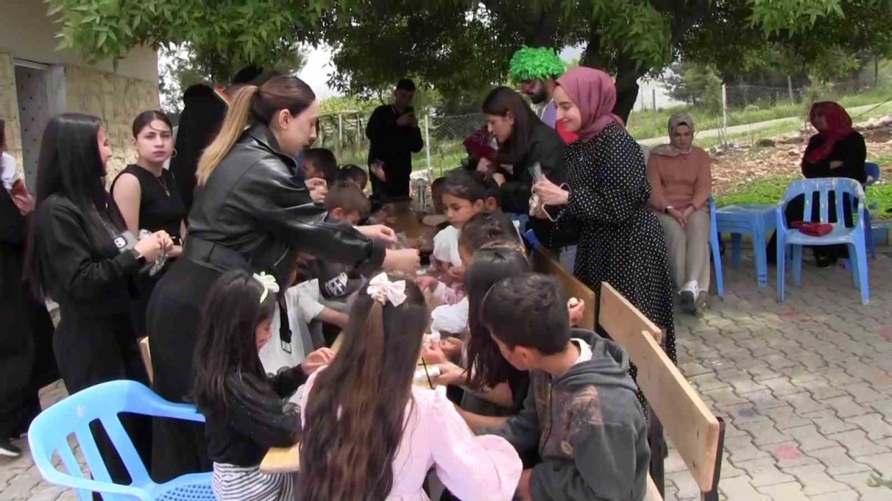 Siirt’te üniversiteli öğrencilerden örnek çalışma: Köy okulunu yenilediler