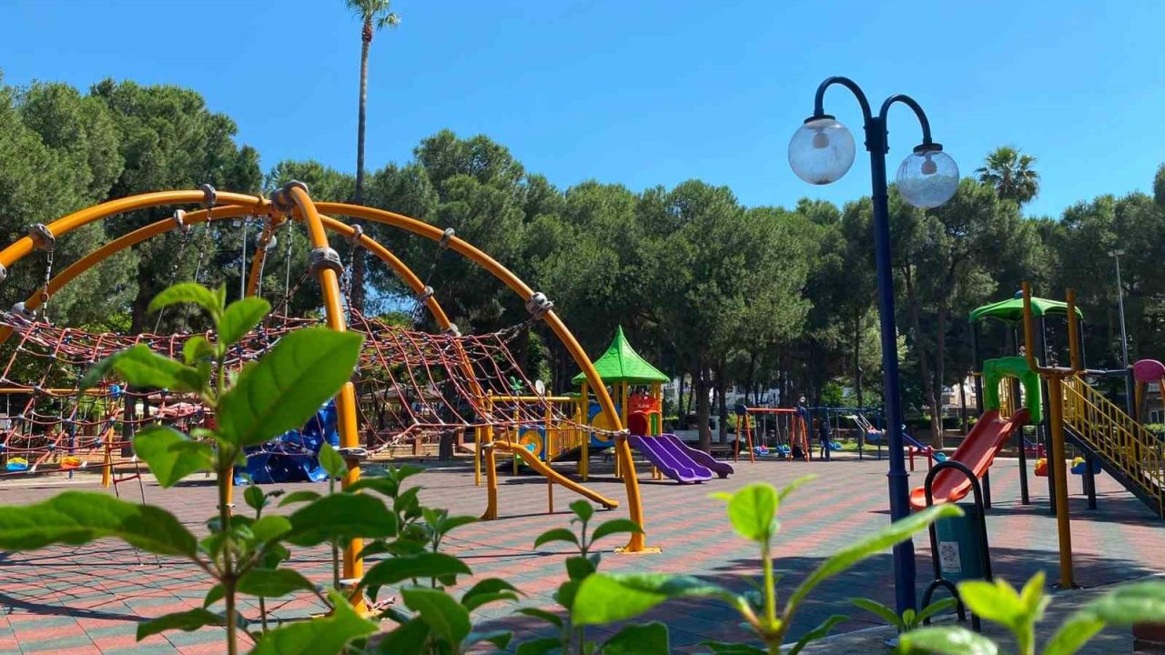 Aydın Büyükşehir’den Nazilli Atatürk Parkı’nda çevre düzenlemesi