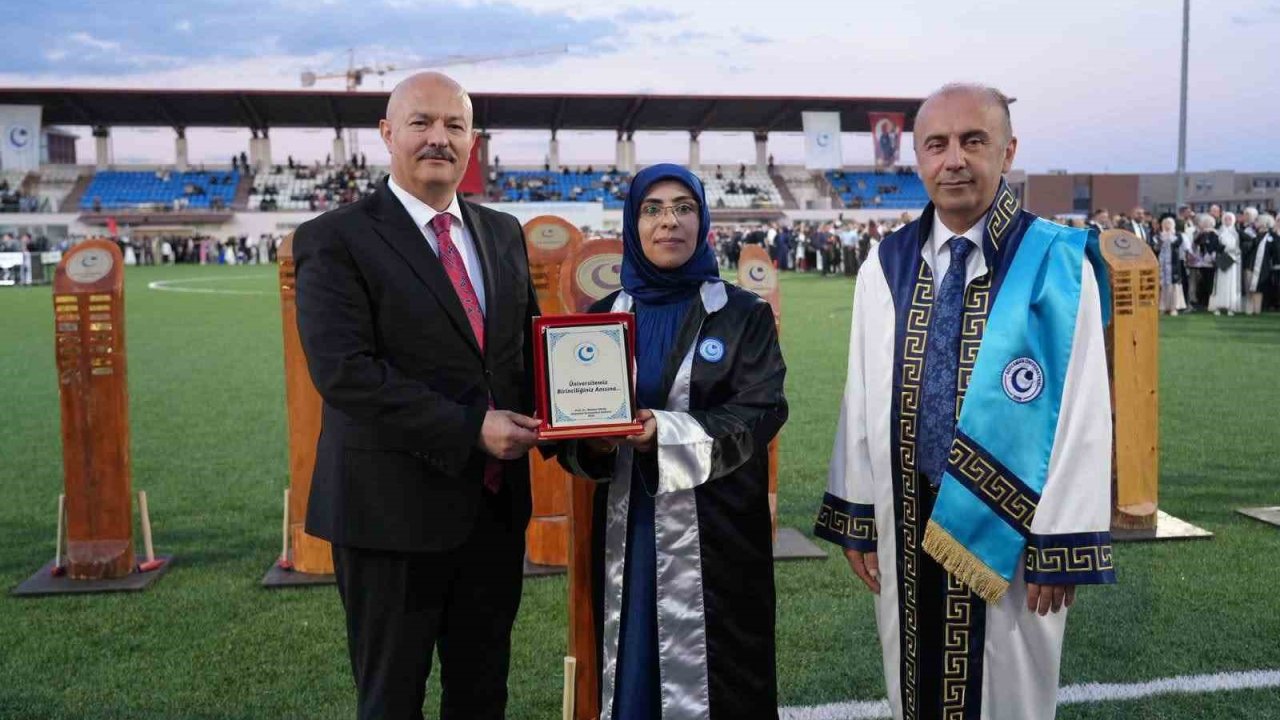 Adıyaman Üniversitesi’nde mezuniyet coşkusu yaşandı