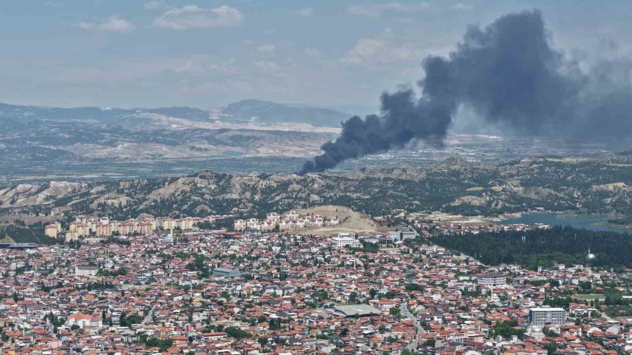 Kauçuk deposunda korkutan yangın