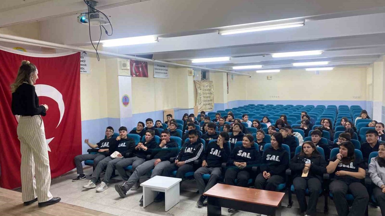 Selendi’de liseliler yapay zeka ile geleceğe hazırlandı