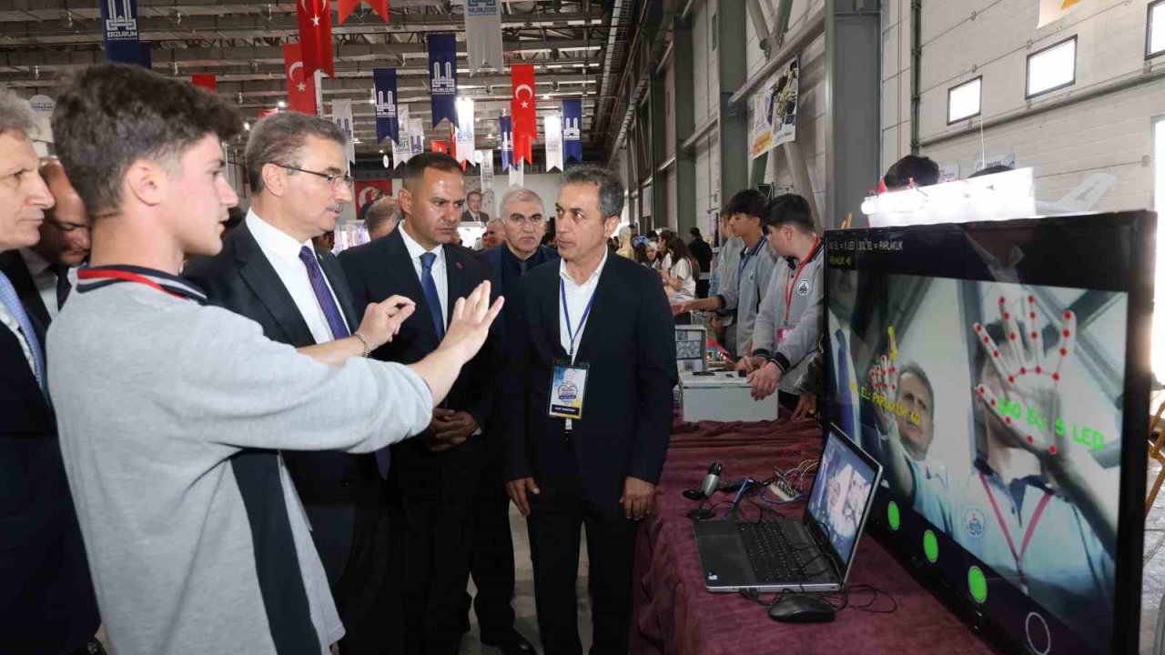 Erzurum’da "Maarifin kalbinde marifetli gençlik" mesleki ve teknik eğitim fuarı açıldı