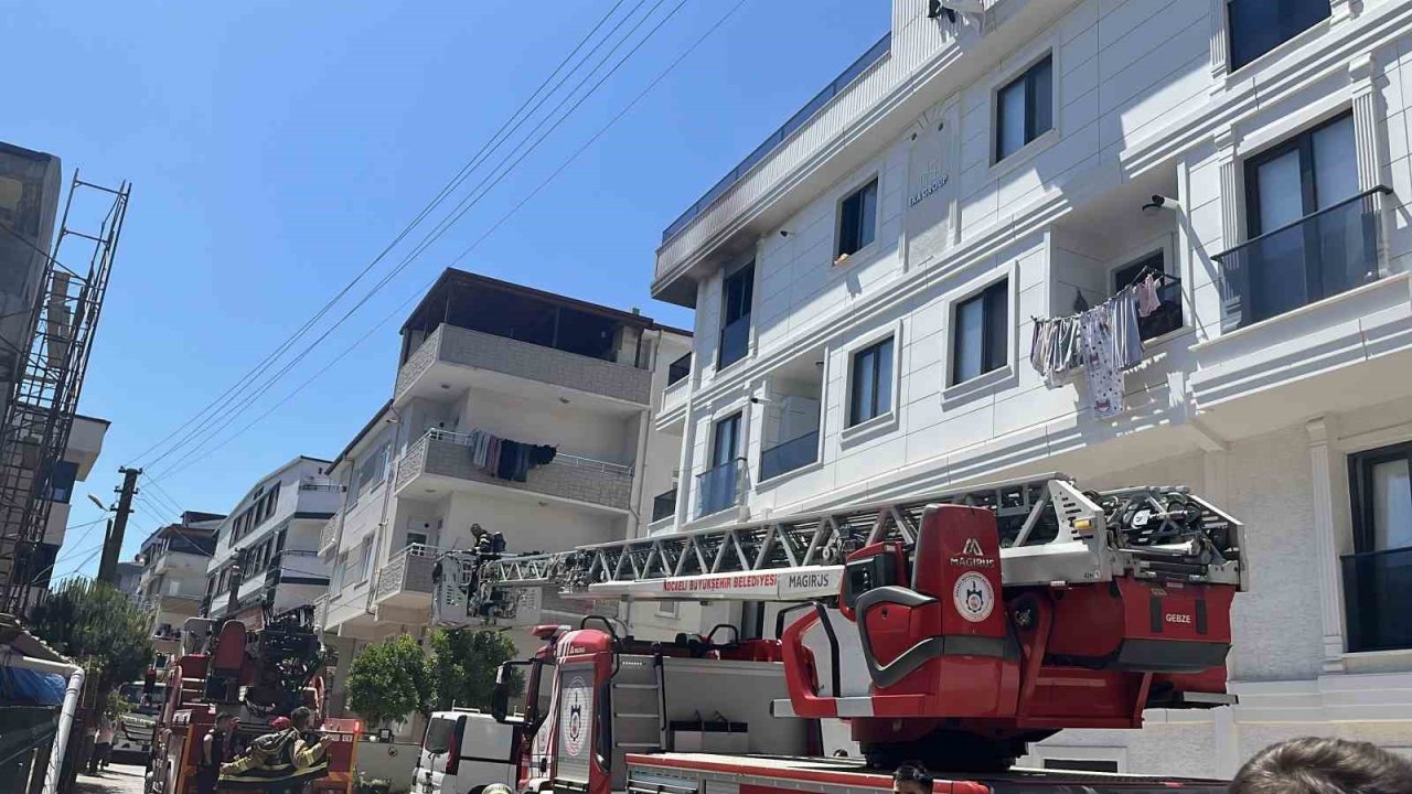 Yangında mahsur kalan hamile anne ve 2 çocuğu kurtarıldı