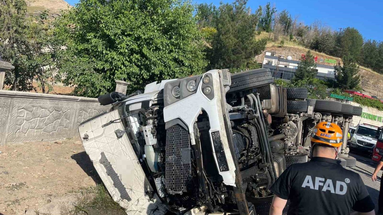 Siirt’te tır ile otomobil çarpıştı: 4 yaralı
