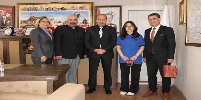 Kars'ta Eğitimde Büyük Gurur, Türkiye Birincisi Miraç Ayşe Altınla Ödüllendirildi