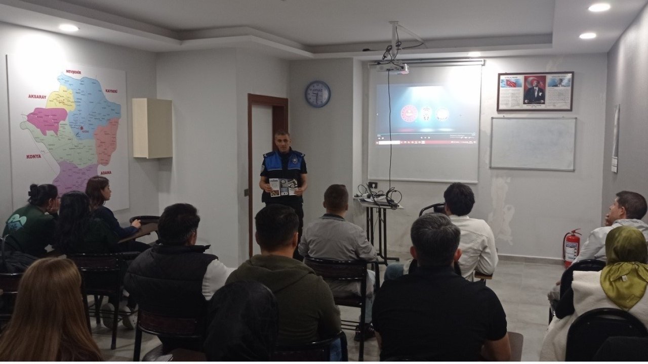 Niğde polisinden dolandırıcılığa karşı bilgilendirme çalışması