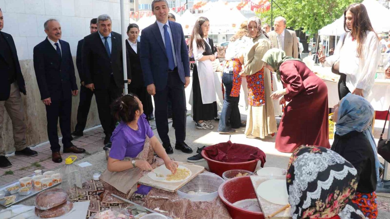 Halk Eğitim Merkezi Müdürlüğünde yıl sonu sergisi açıldı