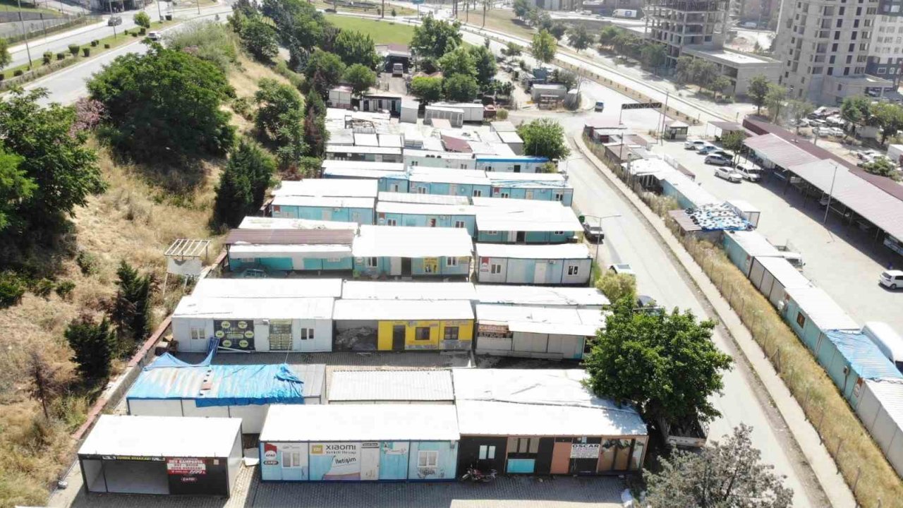 Kahramanmaraş’ta esnafa verilen konteynerler kaldırılmaya başlandı