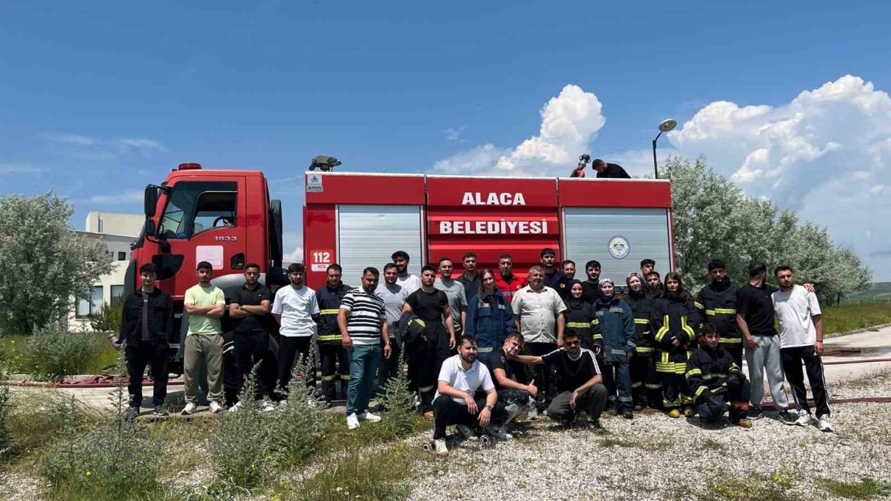 Alaca’da üniversite öğrencilerine uygulamalı yangın eğitimi