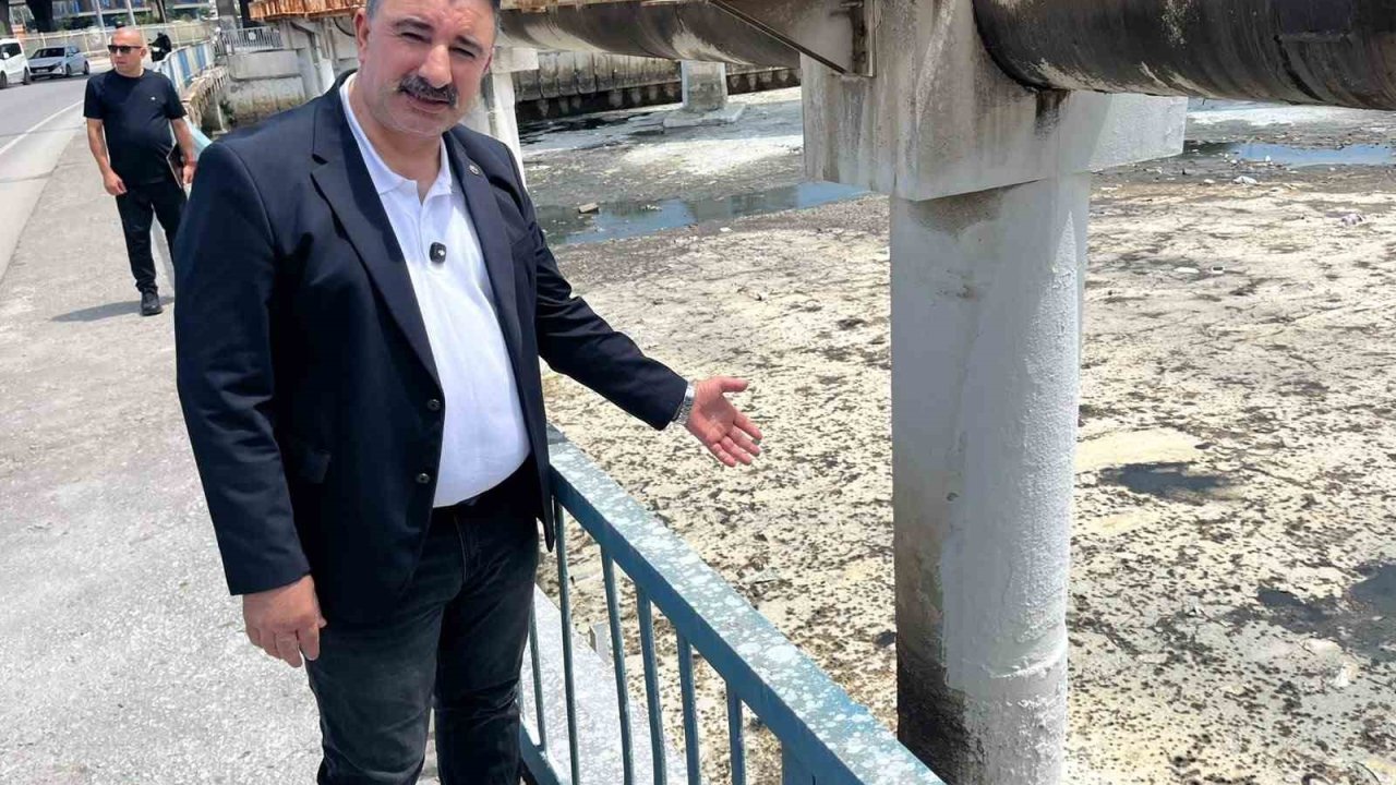 İzmir’de koku isyanı, Başdaş: "5 dakikadır maskesiz duramıyoruz"