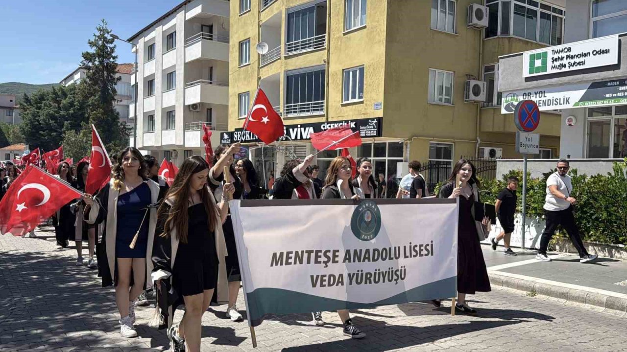 Menteşe Anadolu Lisesi’nde  3. Geleneksel Veda Yürüyüşü gerçekleşti