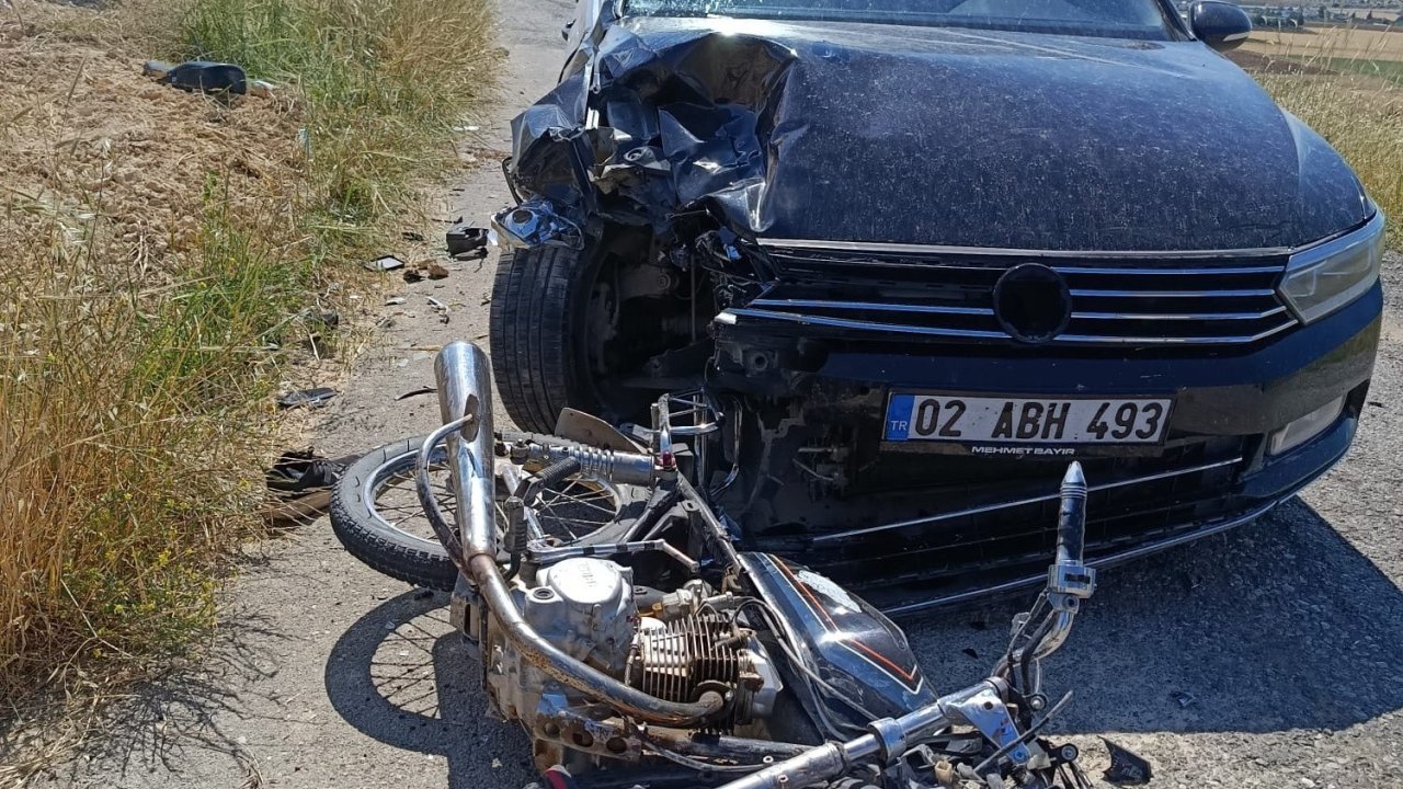 Otomobil ile motosiklet çarpıştı: 2 ağır yaralı