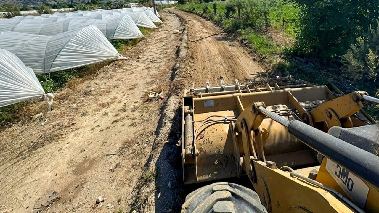 Efeler Belediyesi, tarım yollarını bakıma aldı