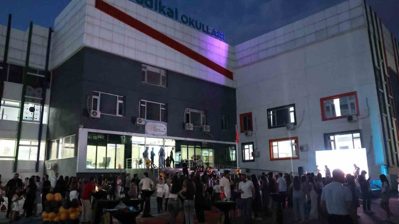 Diyarbakır’da 8’inci sınıf öğrenciler kep attı