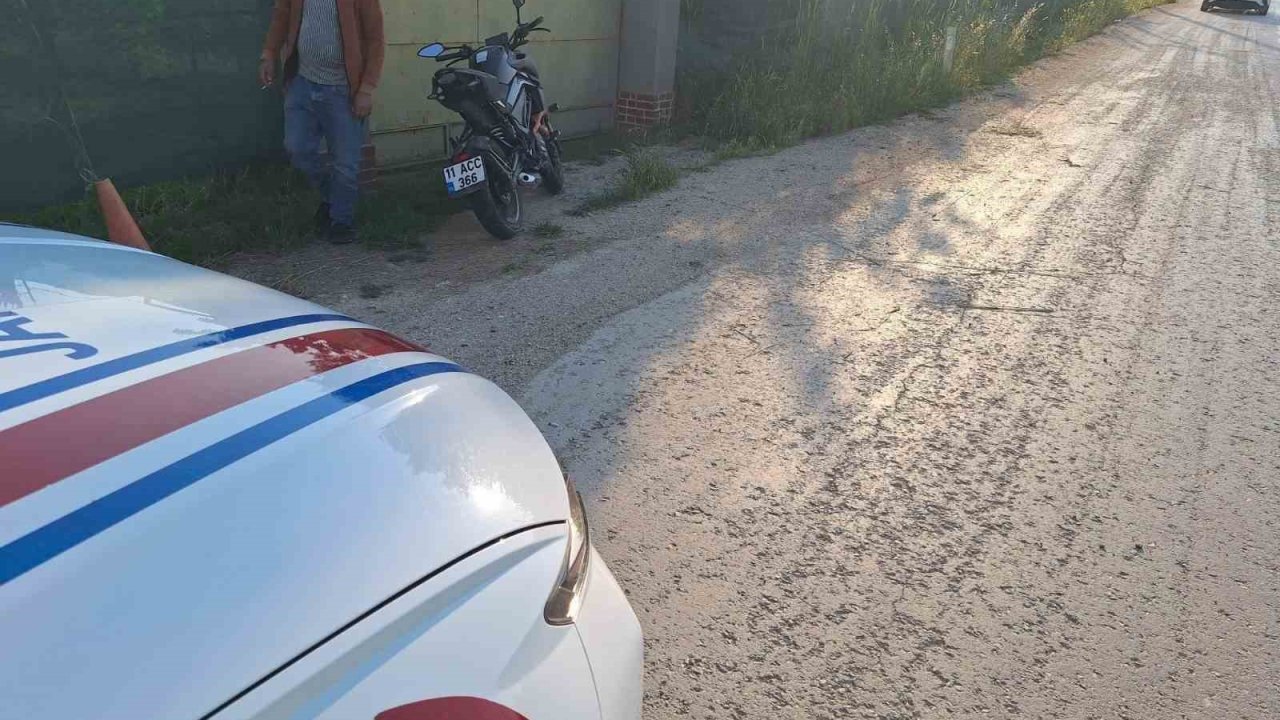 Bilecik’te alkollü sürücü motosikletten düşerek ağır yaralandı