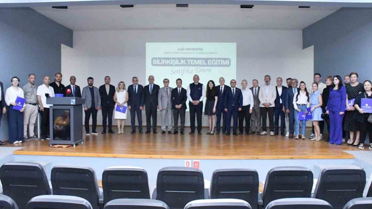 Bilirkişilik temel eğitimini tamamlayan 42 kursiyerlere sertifikaları verildi