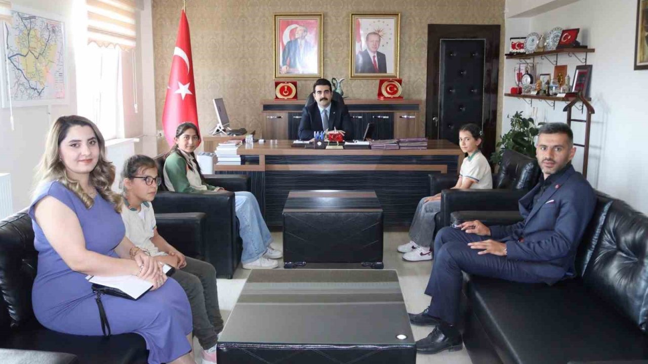 Tomarza’da en çok kitap okuyan öğrenciler ödüllendirildi