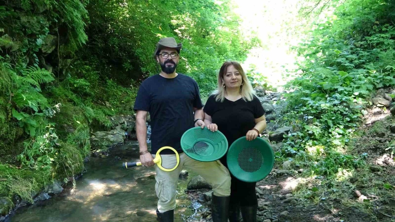 20 yıllık evli çift, Ordu’nun derelerinde altın peşinde